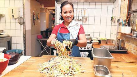 Küchenchefin Mai Nguyen verarbeitet in ihren vietnamesischen Gerichten nicht nur Fleisch, sondern auch viel Gemüse und natürlich Reis.