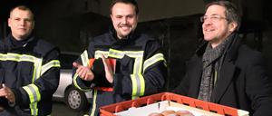 Pfannkuchen für die Freiwillige Feuerwehr in Babelsberg von Oberbürgermeister Schubert.