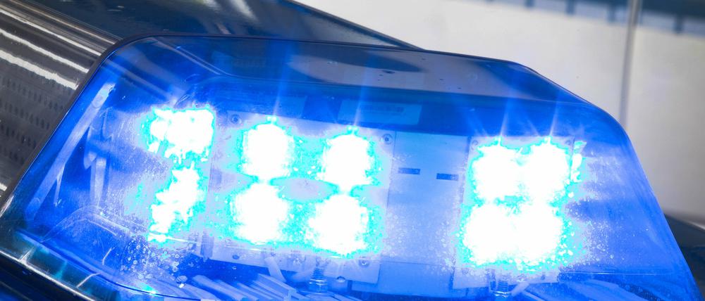 Ungewöhnlicher Fund auf einer Wiese in Babelsberg: Am Silvestermorgen fand ein Passant einen Tresor an der Wetzlarer Straße.