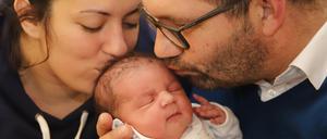 Neujahrsbaby 2019: Casper Can - kerngesund, 52 cm groß und 3860 Gramm schwer. Mama Jasmyn und Papa Mario sind glücklich.
