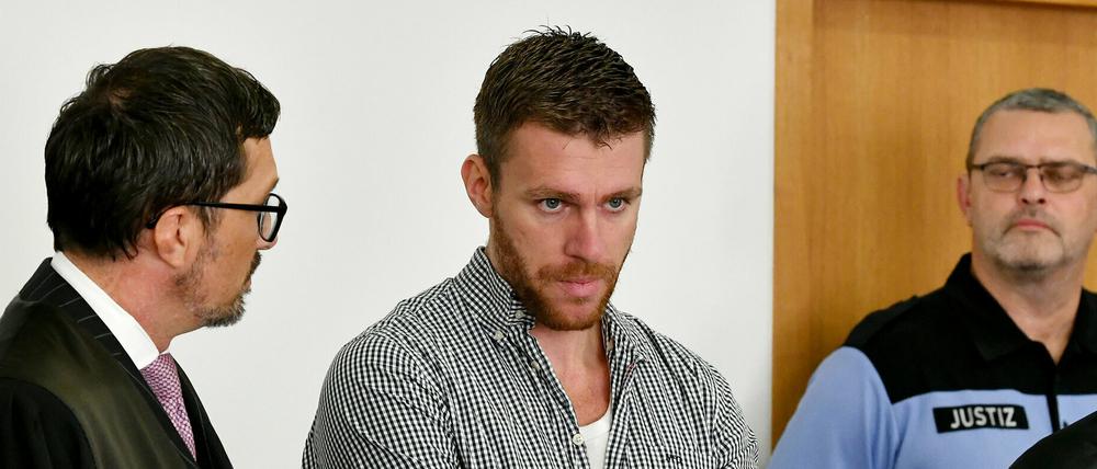 Der frühere NPD-Politiker Maik Schneider beim Prozess am Landgericht Potsdam.