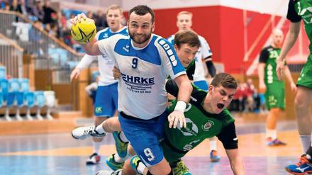 Es wird heiß hergehen. Pokal-Leidenschaft pur wird es am kommenden Wochenende in der MBS-Arena geben. Je vier Mannschaften bei den Frauen und Männern bewerben sich um den Handball-Landespokal. Seit 2015 ist Alexander Urban ununterbrochen mit der HSG Teltow/Ruhlsdorf dabei. 