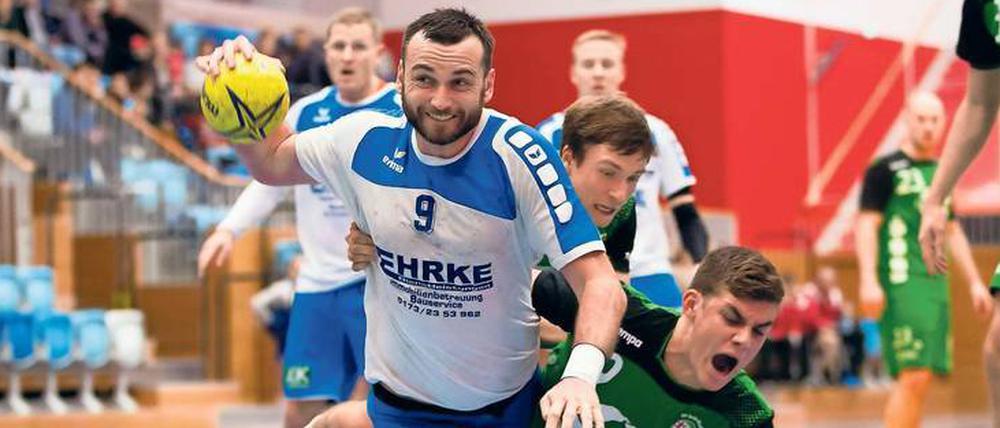 Es wird heiß hergehen. Pokal-Leidenschaft pur wird es am kommenden Wochenende in der MBS-Arena geben. Je vier Mannschaften bei den Frauen und Männern bewerben sich um den Handball-Landespokal. Seit 2015 ist Alexander Urban ununterbrochen mit der HSG Teltow/Ruhlsdorf dabei.