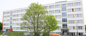 Er sei davon ausgegangen, dass er in dem Asylheim in der Potsdamer Straße eine eigene Wohnung beziehen könnte, sagt Anas Jarmal Jarmal.