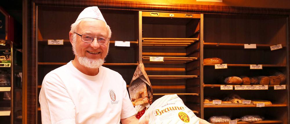 Auch die Potsdamer Bäckerei Braune, hier mit Bäckermeister Werner Gniosdorz, unterstützt die App "Too Good to Go".
