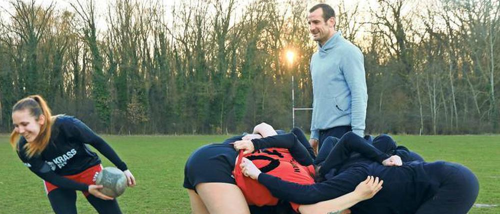 Aussterbende Art. Immer weniger Leute engagieren sich ehrenamtlich in Sportvereinen. Es braucht aber Enthusiasten wie Rugby-Trainer Christian Schubert.