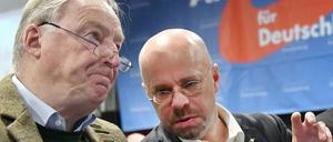 Spitzenkandidat Andreas Kalbitz und Bundesvorsitzender Alexander Gauland (l) auf dem AfD-Parteitag.