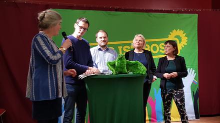 Im Potsdamer Friedenssaal stellten sich die Bewerber für das Spitzenduo der Basis, Ursula Nonnemacher, Alexandra Pichl, Clemens Rostock und Benjamin Raschke (v.r.n.l.).