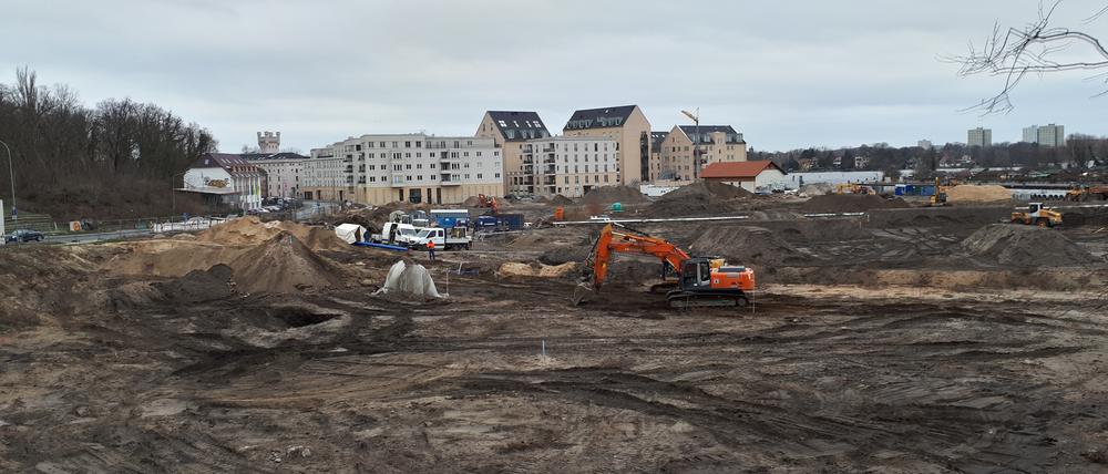 Trotz des Fundes gingen die Bauarbeiten in der Nördlichen Speicherstadt am Dienstagvormittag vorerst weiter.