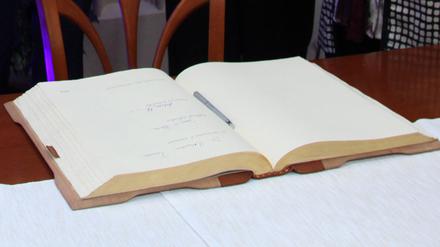 Lutz Boede soll sich ins Goldene Buch der Stadt Potsdam eintragen.