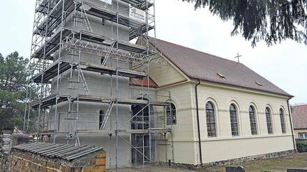 Im Juli soll die Sanierung der Kirche in Schäpe abgeschlossen sein.