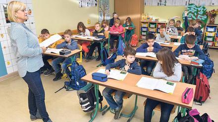 Mehrsprachig. Es gilt als Gewinn, wenn ein Kind Englisch oder Spanisch als Muttersprache spricht. Türkisch und Arabisch gelten jedoch als problematisch. Kinder können das als Abwertung erfahren, sagt die Bildungsforscherin. Foto: Patrick Pleul/dpa