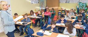 Mehrsprachig. Es gilt als Gewinn, wenn ein Kind Englisch oder Spanisch als Muttersprache spricht. Türkisch und Arabisch gelten jedoch als problematisch. Kinder können das als Abwertung erfahren, sagt die Bildungsforscherin. Foto: Patrick Pleul/dpa