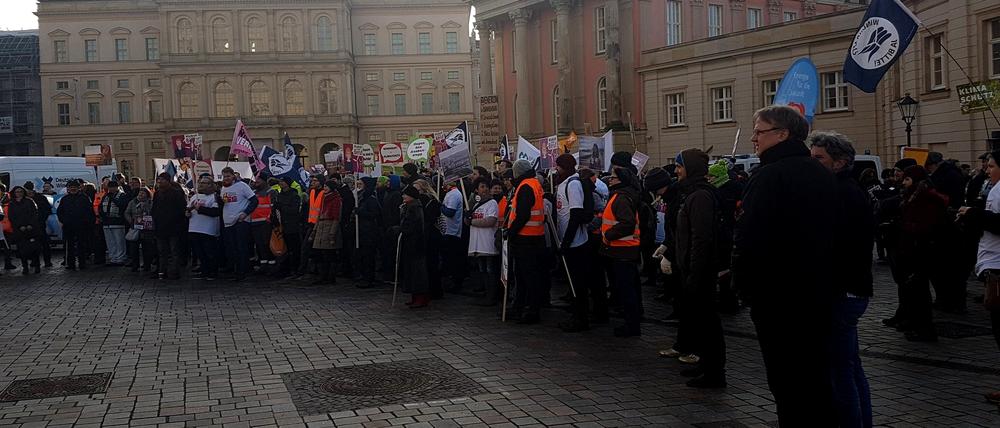Windkraft-Demo auf dem Alten Markt in Potsdam.