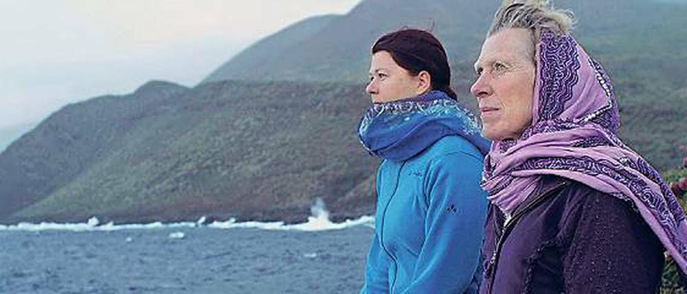 "Die Insel": Mutter Ballmann und eine ihrer Töchter auf  El Hierro. 