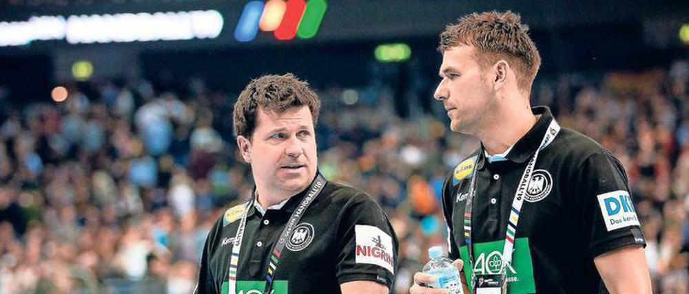 Der Taktikflüsterer. Alexander Haase (l.) ist an der Seite von Bundestrainer Christian Prokop der Navigator für das deutsche Spiel.