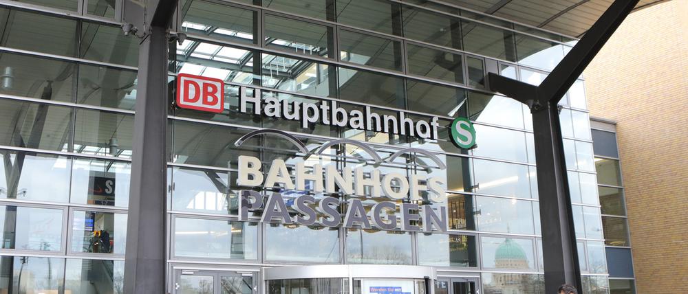 Eingang zum Hauptbahnhof in Potsdam.