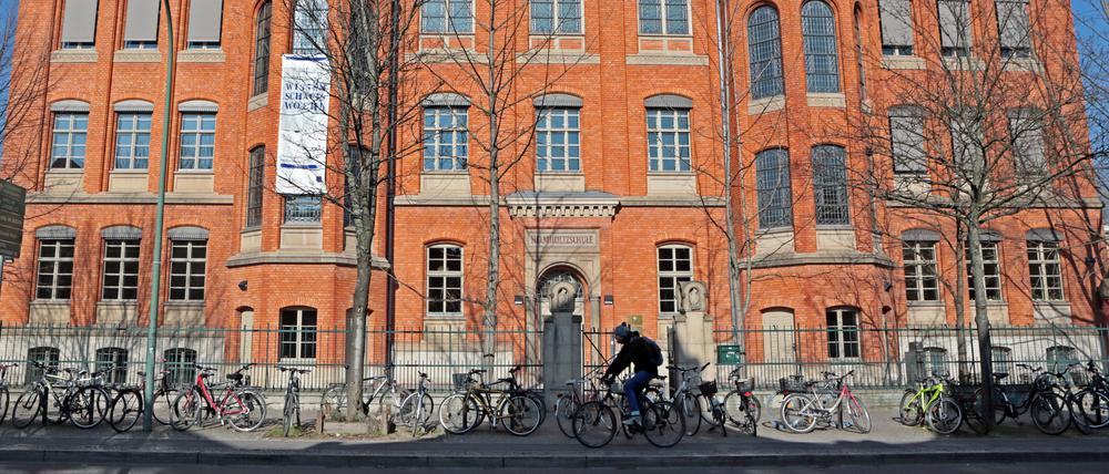 Das Helmholtz-Gymnasium erzielte überdurchschnittlich gute Abi-Ergebnisse - sogar bessere als das Humboldt-Gymnasium.