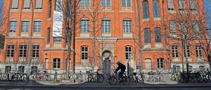 Das Helmholtz-Gymnasium erzielte überdurchschnittlich gute Abi-Ergebnisse - sogar bessere als das Humboldt-Gymnasium.