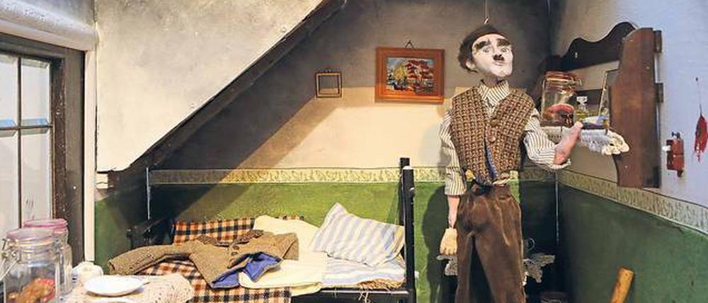 "Totmacher". In ihrem Diorama zeigt die Puppenmacherin Sandra Dahlmann das Zimmer des Serienmörders Fritz Haarmann.