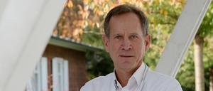 Georg Ebersbach, Chefarzt des Neurologischen Fachkrankenhauses für Bewegungsstörungen/Parkinson, erhält ein Verdienstkreuz.