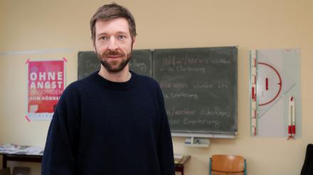 Über „Teach First“ ist der Berliner Politikwissenschaftler Jan Hussels nach Potsdam gekommen, doch im Sommer läuft das Programm für ihn aus.