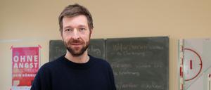 Über „Teach First“ ist der Berliner Politikwissenschaftler Jan Hussels nach Potsdam gekommen, doch im Sommer läuft das Programm für ihn aus.