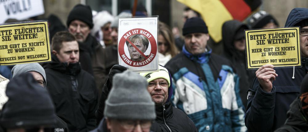 Teilnehmer der Demonstration des Bürgervereins "Zukunft Heimat" in Cottbus 2018. 