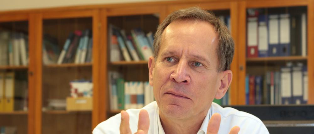 Georg Ebersbach leitet seit 20 Jahren die Klinik in den Beelitzer Heilstätten.