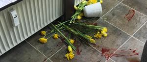 Das verletzte Wildschwein schmiss im dem Salon Flaschen, Rollwagen und Pflanzen um und blutete alles voll.