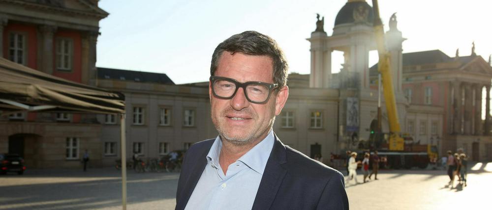 Der ehemalige "Bild"-Herausgeber Kai Diekmann, hier 2018 auf dem Alten Markt, lebt seit Jahren mit seiner Familie in Potsdam.