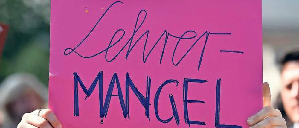 Pädagogen gesucht. Schon jetzt kann Brandenburg den Lehrermangel nur kompensieren, weil Seiteneinsteiger aus anderen Berufen eingestellt werden.