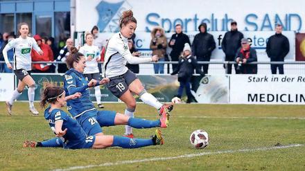Klassiker. Felicitas Rauch (r.) muss mit Turbine beim 1. FFC Frankfurt ran.