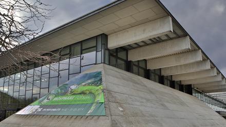 Debatte dreht sich im Kreis. Monatelang hat man sich in einem Werkstattverfahren den Kopf über die Zukunft der Biosphäre zerbrochen, große Umbaupläne wurden geschmiedet. Jetzt wird doch wieder über einen Abriss gesprochen.