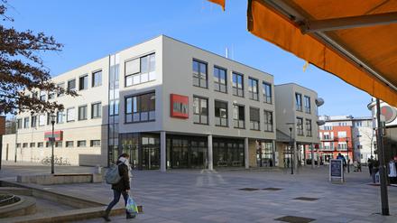 Der neue Aldi-Markt wird in die ehemalige Ladenfläche des Penny-Marktes ziehen. Der Discounter wird mit seinem Angebot das Zentrum noch mehr beleben, glaubt die Interessengemeinschaft der Gewerbetreibenden am Rathausmarkt.