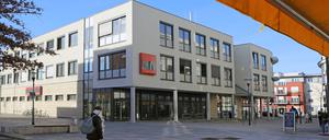 Der neue Aldi-Markt wird in die ehemalige Ladenfläche des Penny-Marktes ziehen. Der Discounter wird mit seinem Angebot das Zentrum noch mehr beleben, glaubt die Interessengemeinschaft der Gewerbetreibenden am Rathausmarkt.