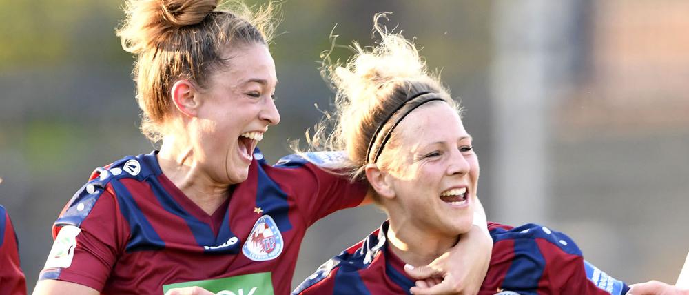 Sie sind dann mal weg. Svenja Huth (r.) und Felicitas Rauch (l.) verlassen Turbine.