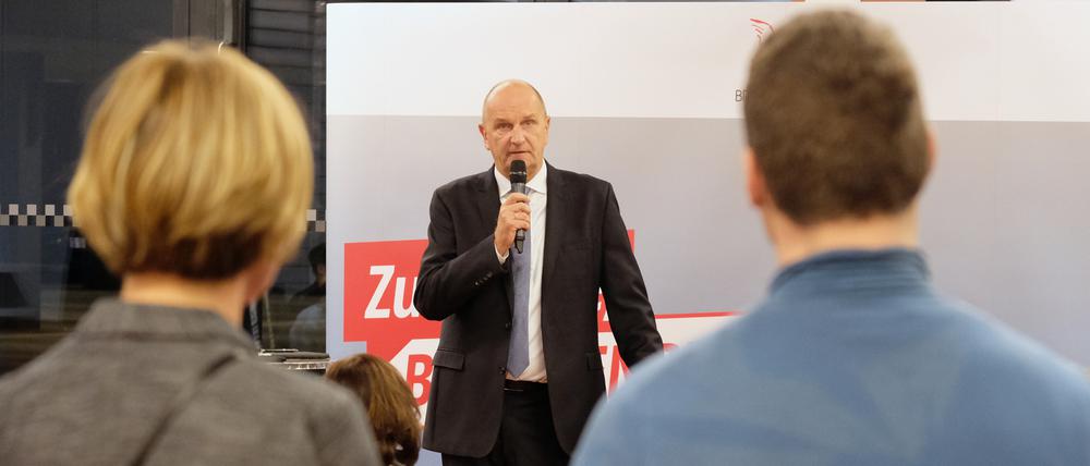 Ministerpräsident Dietmar Woidke im Dialog mit den Bürgern.