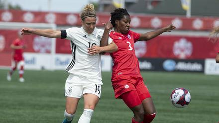 Verantwortung. Diese soll Svenja Huth (l.) im Nationalteam nun auch förmlich tragen.