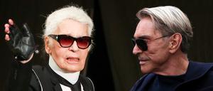 Karl Lagerfeld (links) ist tot. Der Modedesigner starb am 19.02.2019. Potsdams Modedesigner Wolfgang Joop trauert.