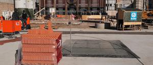 Für den Garnisonkirchturm wurden die ersten Ziegel vermauert.