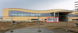 Die Täter sollen einen zugemauerten Eingang zur Haveltherme aufgebrochen haben.