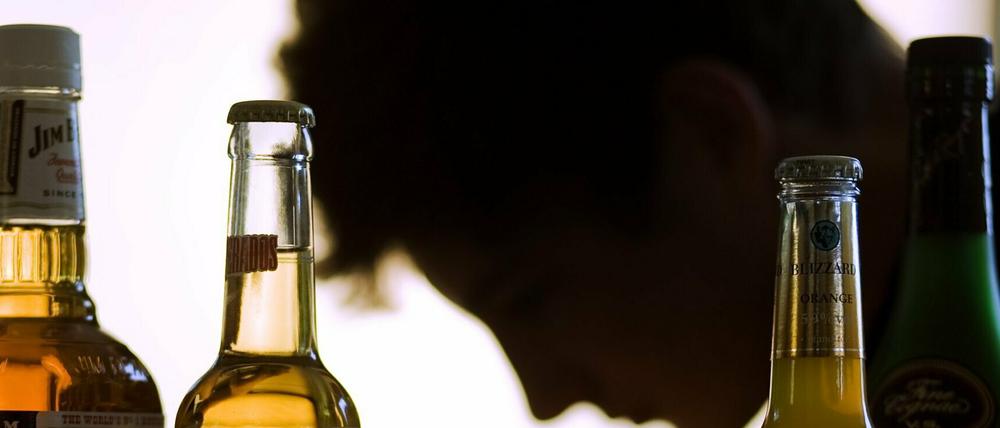 Im Schnitt haben Jugendliche in Brandenburg mit 14,3 Jahren ihren ersten Rausch, heißt es vom Gesundheitsministerium.