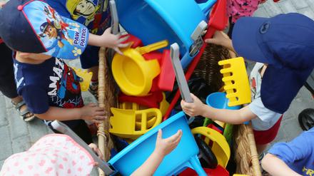 Bis Ende September müssten Potsdamer Eltern die entsprechenden Anträge stellen, um die zu hoch angesetzten Kita-Gebühren zurück zu bekommen.