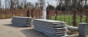 Untrügliches Zeichen für den Frühling: Die Statuen im Park Sanssouci in Potsdam werden ausgepackt.