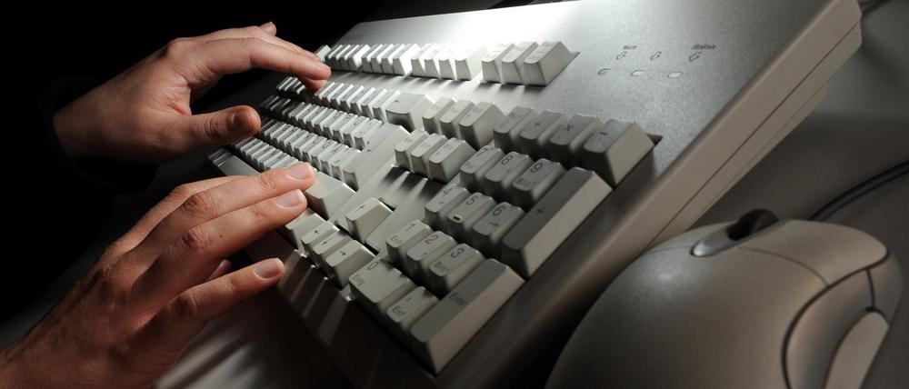 Die Zahl der Ermittlungen wegen pornografischer Straftaten, beispielsweise der Verbreitung kinderpornografischen Materials, ist die höchste seit 2013.