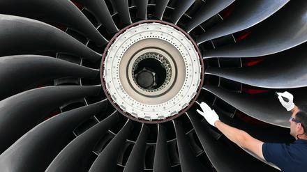 Seltenheitswert. Große Produktionsstrecken wie hier beim Turbinenbauer Rolls Royce in Dahlewitz (Teltow-Fläming) sind eher selten in Brandenburg. Etwa 90 Prozent der Unternehmen des Landes haben höchstens zehn Mitarbeiter. 