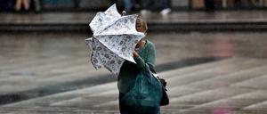 Der Deutsche Wetterdienst warnt vor Wind- und Sturmböen am Montag in Potsdam.