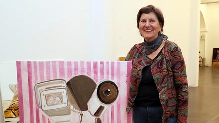 Allerlei Sonderbares. Aus Comics und Zeitungsmeldungen holt sich Lisa Endriß ihre Anregungen. Die Ausstellung im Kunstraum Waschhaus ist dort noch bis zum 7. April zu sehen. Foto: O. Winter