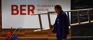 Wird’s bald? Der BER-Eröffnungstermin ist mal wieder in Gefahr.